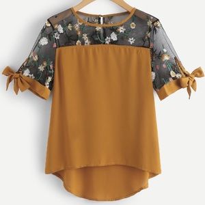 New🎉🎉 sheer mesh panel embroidered blouse